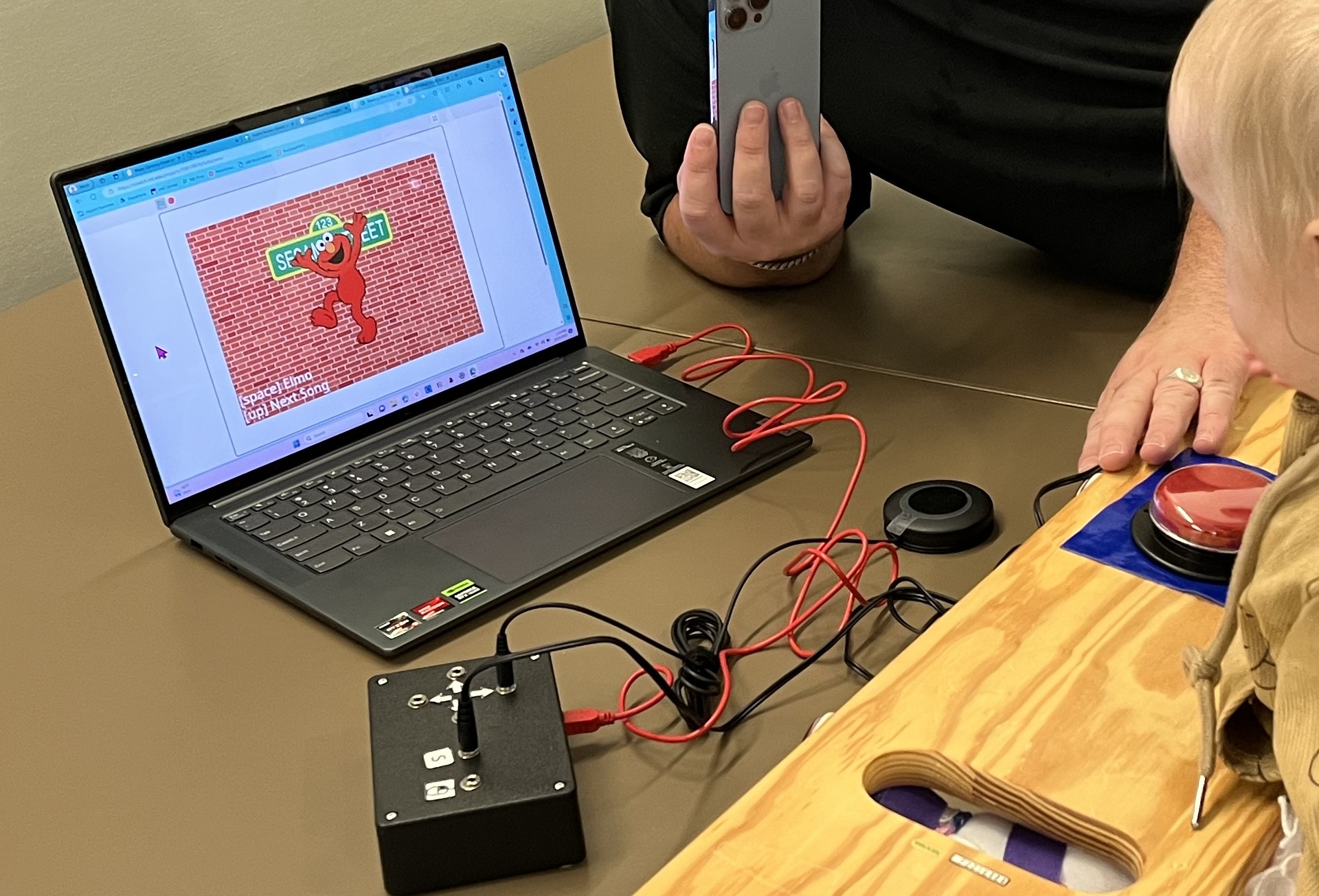 Making Elmo sing and dance with the Switch Kit.